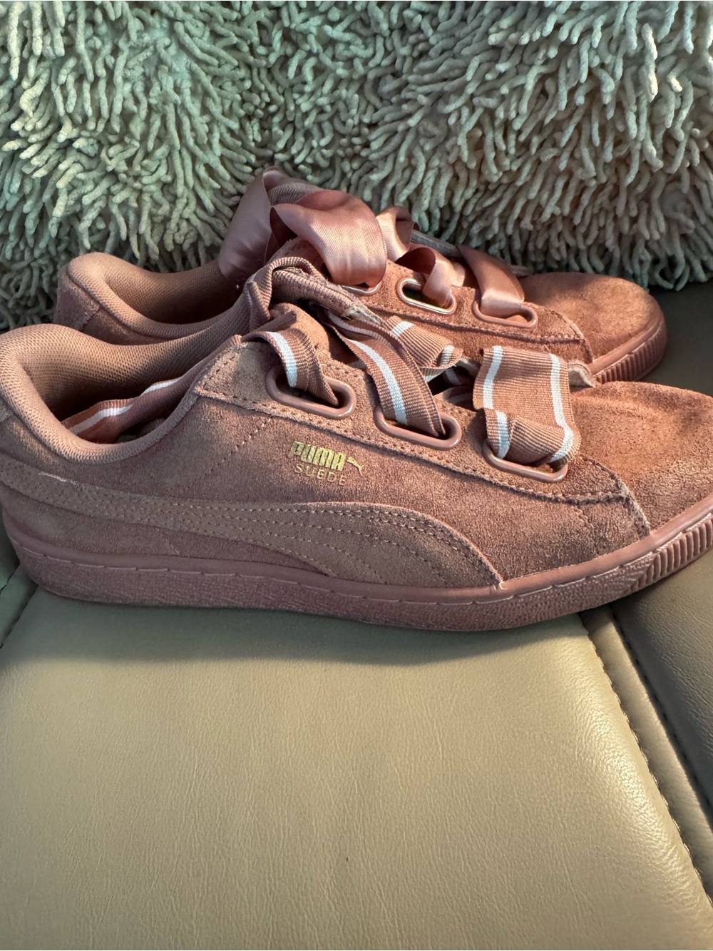 Puma Women Suede Sneakers in Dusty Rose Size 9